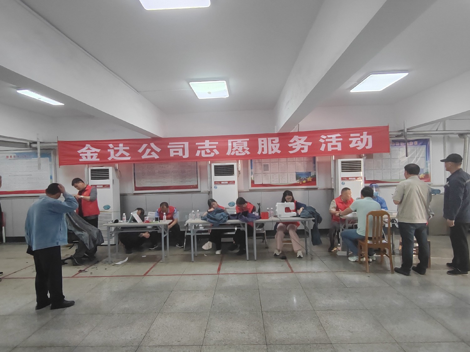 金達(dá)煤礦開展“五一”勞動(dòng)節(jié)志愿服務(wù)活動(dòng)