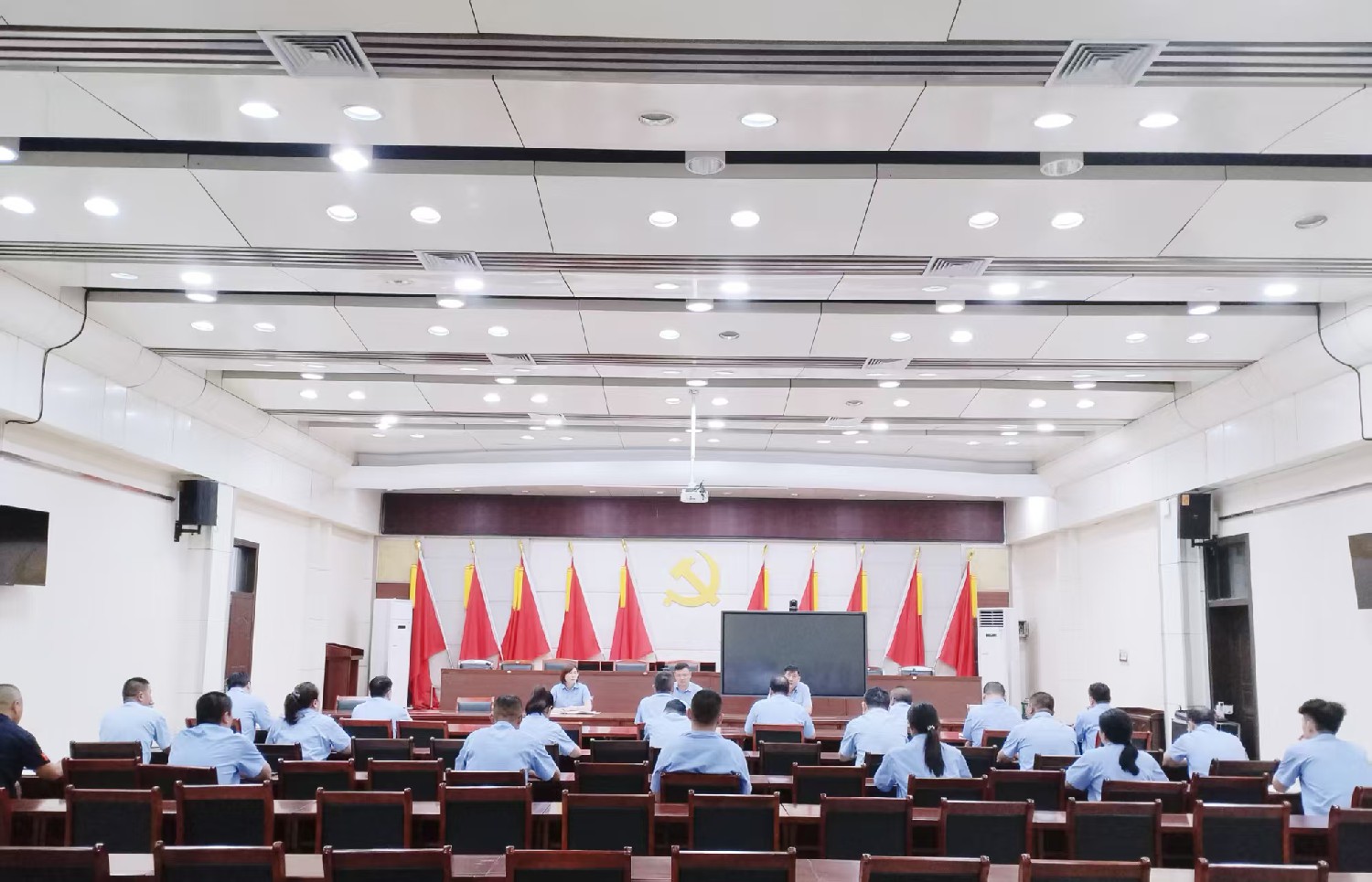 東大煤礦開展“銘記歷史求奮進(jìn) 提升服務(wù)促發(fā)展”專題學(xué)習(xí)教育活動